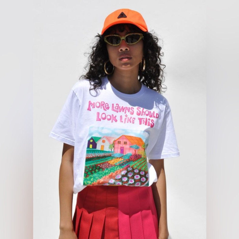 NWT XS Unisex Collina Strada “More lawns should look like this” Short Sleeve Tee